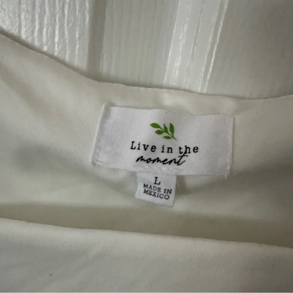 White Short Sleeve Crop Top - Picture 2 of 5